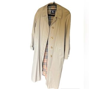 Vintage trench-coat: Burrberrys made in England. Name: Long 14 . Good condition